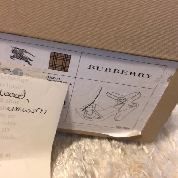 Authentic Burberry - Picture 6 of 6